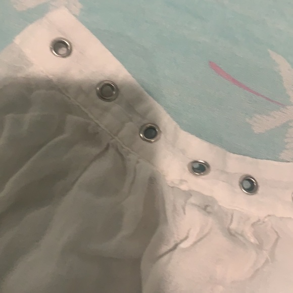 white blouse - Picture 2 of 2